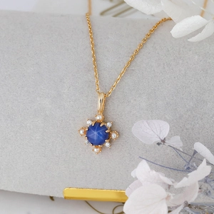 Elegante pendente in argento S925 placcato oro 14K con zaffiro stellato e perle vere