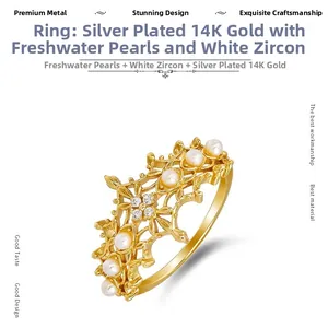 Detail eines 14K vergoldeten S925 Silberrings mit Süßwasserperlen und weißen Zirkoniasteinen