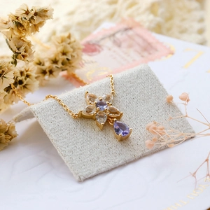 Elegante collana in argento S925 dorato con ciondolo floreale in zircone tanzanite a stella