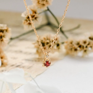 Collier avec pendentif rubis de laboratoire et chaîne en argent doré pour femme