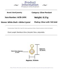 Vue détaillée du pendentif en argent plaqué or 14K avec nacre blanche et cristaux