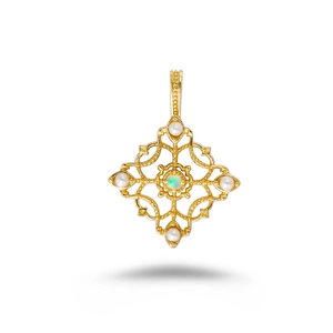 Colgante vintage dorado calado con ópalo natural y cuatro acentos de perlas