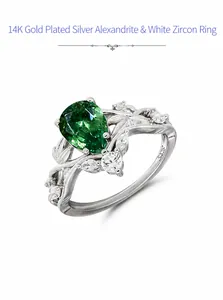 Detail van S925 zilveren ring in rankvorm met peervormige alexandriet en witte zirkonia