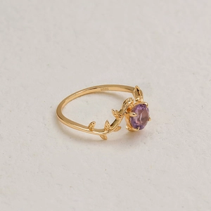 S925 sterling silver gold-plated vine leaf ring with a round purple amethyst gemstone