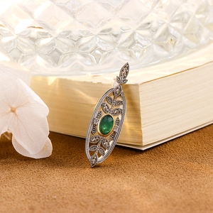 Macro shot of S925 silver pendant with green chalcedony and vintage leaf texture