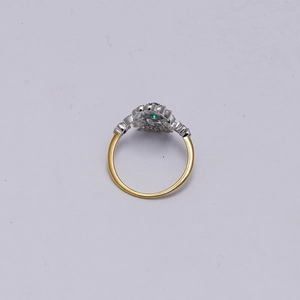 Bague bicolore en argent S925 et or avec émeraude et design vintage ajouré élégant
