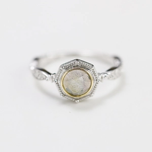 Vintage 925 sterling silver labradorite ring with hexagonal bezel and milgrain details