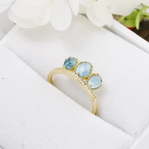 Vintage gold s925 silver ring with three light blue rose cut gemstones and beaded edge