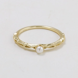 Elegant S925 sterling silver gold-plated ring with round pearl and vintage beaded detail