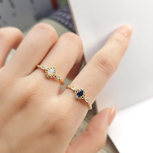 Feine S925 Silberringe mit australischem Opal und blauem Sandstein im Set