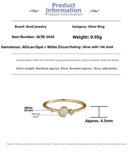 Detalle del anillo de plata dorada con opalo, peso de 0,95 g y una anchura de 4,5 mm
