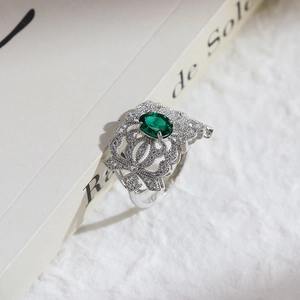 Bague élégante en argent 925 avec grand zircon émeraude et sertissage floral évidé vintage