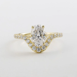 Elegant 18K gold S925 silver ring featuring an oval diamond and V-shaped pavé band