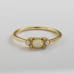 Eleganter Ring aus 925er Sterlingsilber vergoldet mit Opal und echten Perlen