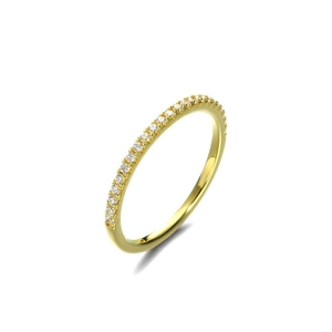 Elegante anello a fascia in argento sterling dorato con pavé di diamanti tondi