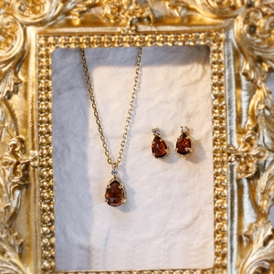 Vintage gold garnet necklace and earrings set with pear-cut deep red gemstones