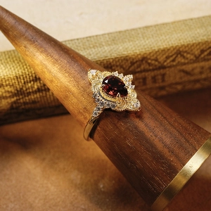 Vintage pear-cut garnet ring in gold-plated silver with intricate lace filigree details