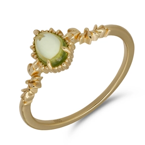 Natural peridot ring in S925 sterling silver with a vintage gold frame design