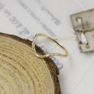 Detail view of a gold S925 silver wave ring with vintage rope texture and minimalist style