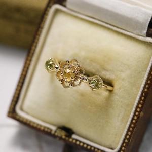 Retro Ring aus s925 Silber vergoldet mit Citrin und olivgrünen hexagonalen Steinen