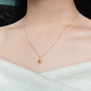 Elegante vergoldete s925 Silberkette mit orangefarbenem Edelstein im Sechseck-Anhänger