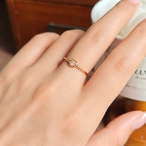 Funkelnder Rosenblüten-Moissanit-Ring aus S925 Sterlingsilber mit goldener Struktur-Band