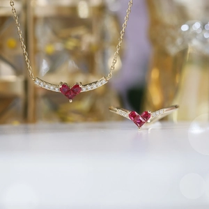 Elegant gold S925 silver heart ring and necklace set with rubies and V-shape diamonds