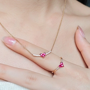 Rose gold heart-shaped ruby necklace and V-ring set with zircon accents on model
