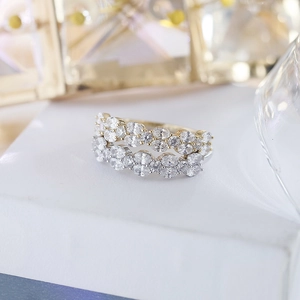 Bagues empilables plaquées or et argent serties de zircons brillants pour un look de luxe