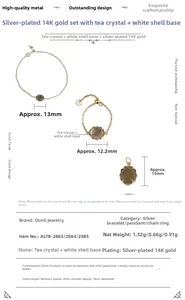 Detalle del conjunto de joyas en plata bañada en oro 14K cuarzo ahumado nácar collar y anillo