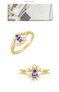 Détail d'une bague S925 dorée avec pierre violette en goutte et petites perles blanches
