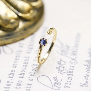 Elegante S925 zilveren 14k vergulde open ring met een diepblauwe saffier edelsteen