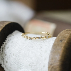 Lace-style 14k gold plated S925 silver ring with bubble band and five white zircons