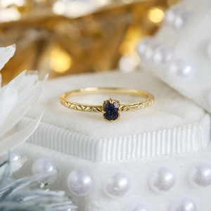 Anello elegante in argento S925 dorato con pietra di sole blu ovale e dettagli a foglia