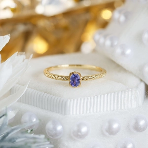 Elegante anello placcato oro s925 con tanzanite ovale e incisione vintage a forma di foglia