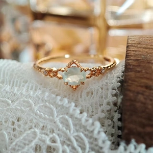 Vintage 925 silver ring with oval green prehnite stone and intricate hollow floral patterns