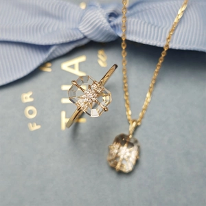 Elegantes s925 Silber Set aus Halskette und Ring mit sternförmigem Kristall