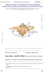 Détail de la bague en argent S925 plaqué or 14K avec pierre de lune orange et spinelle
