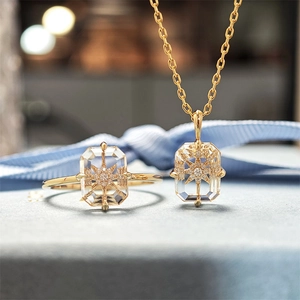 Elegantes S925 Silber Schmuckset mit Sternschliff Kristallanhänger und Ring in 18k Goldfinish