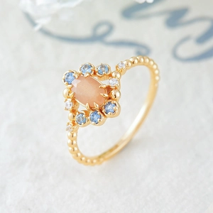 Bague élégante en argent S925 plaqué or avec pierre de lune orange et cluster floral