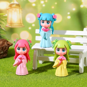 Trois figurines de fées de maison de poupée en robes chinoises pour décor de voiture