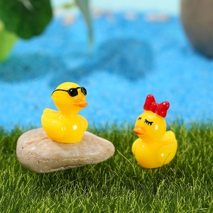 Mini figurines de couple de canards en résine pour micro-paysage avec nœud et lunettes