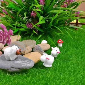 Set di figurine di pecore in miniatura con funghi per paesaggi di muschio e decorazioni