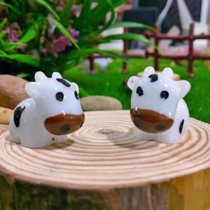 Miniatur-Harzkuhfiguren für Moos-Mikrolandschaften und DIY-Topfgartendekoration