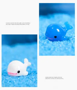 Vue détaillée des figurines miniatures de dauphins en résine pour décor de paysage