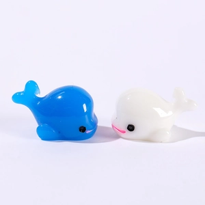Mini figuras de delfines de resina en azul y blanco para decoración de paisajes