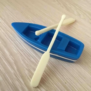 Miniature barque bleue avec rames pour décoration de micro-paysage DIY en mousse