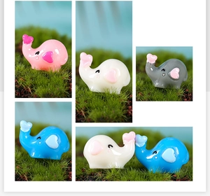 Miniature resin elephants with heart-shaped ears for terrarium and desktop decor