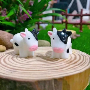 Miniatur-Kuhfiguren aus Harz für Sukkulentengarten und Mikrolandschafts-Dekorationen