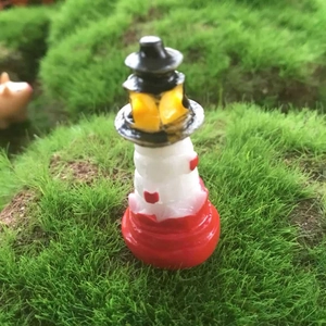 Mini phare en résine rouge et blanc sur mousse pour décoration de micro paysage DIY